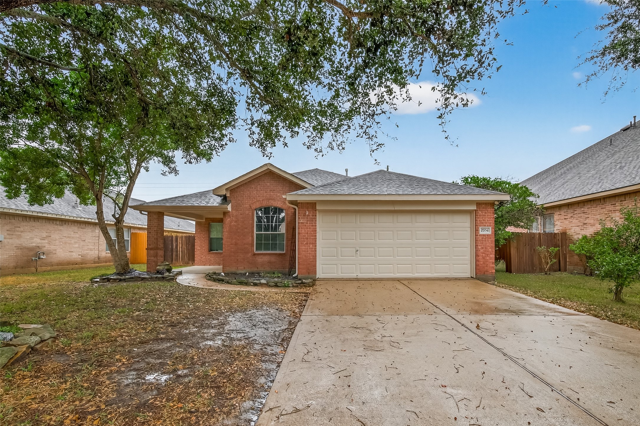 2704 Hewn Rock Way Pearland TX 77584