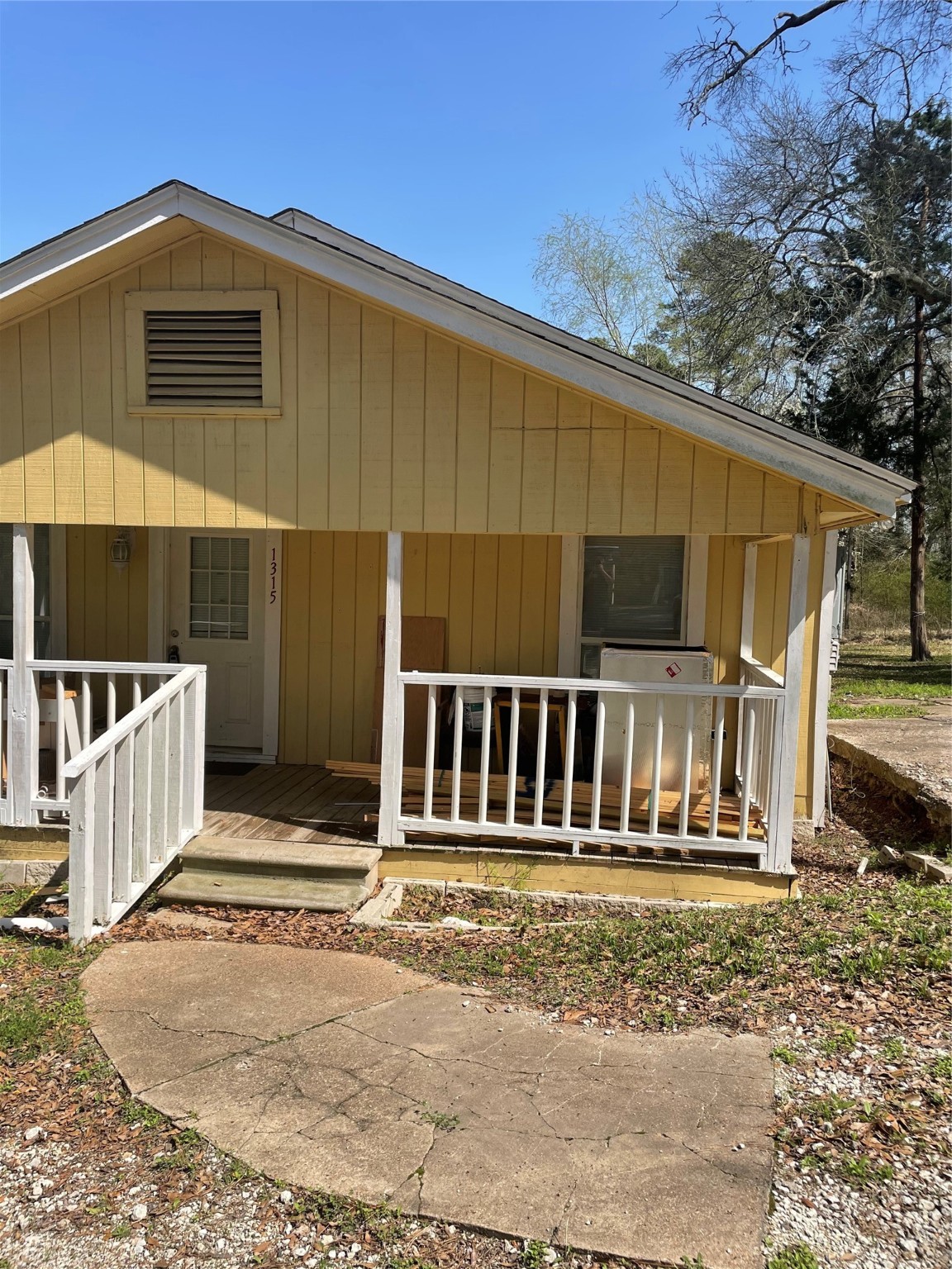 1315 Avenue B Huntsville TX 77340