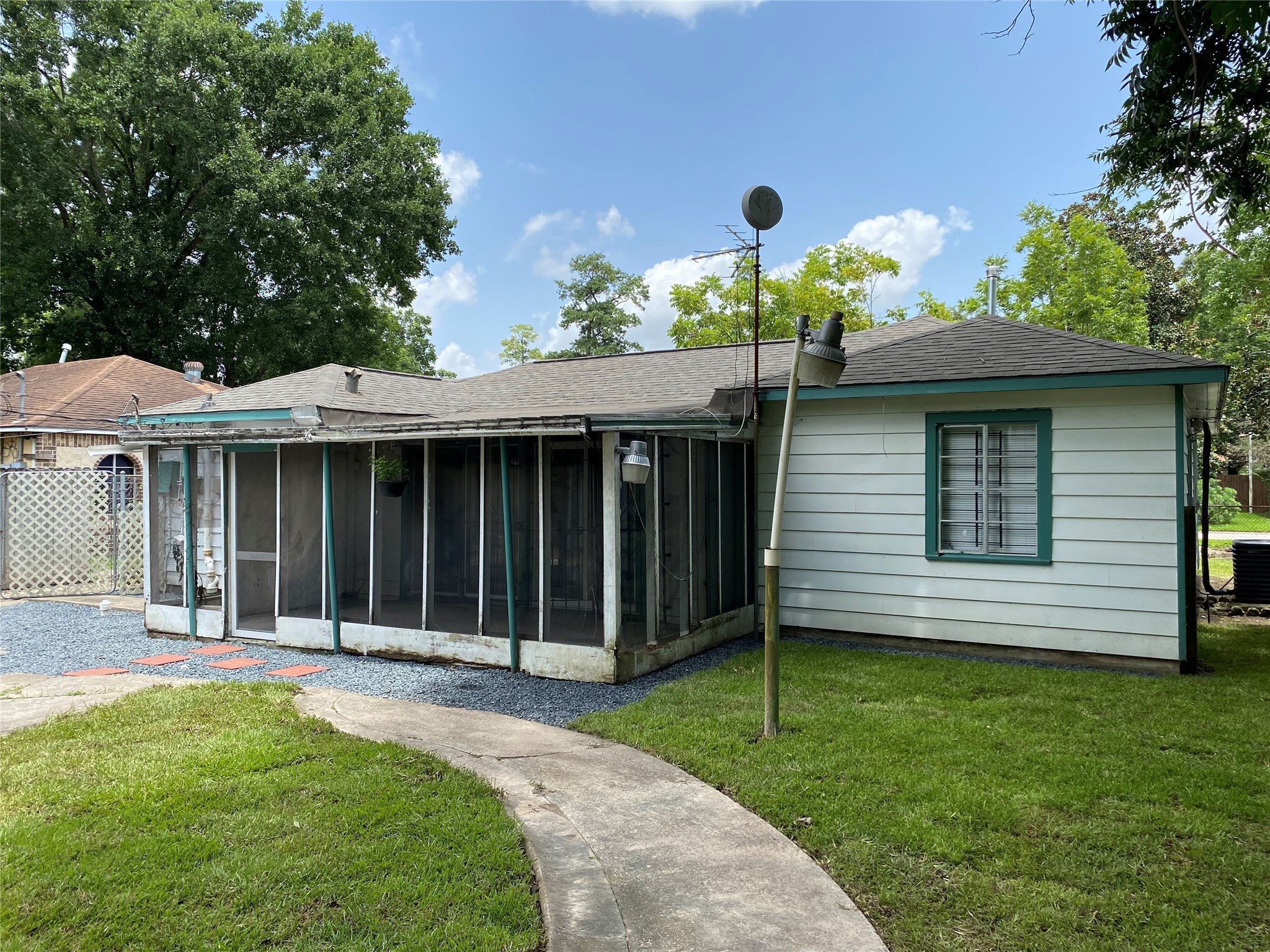 8914 Linda Vista Road Houston TX 77078