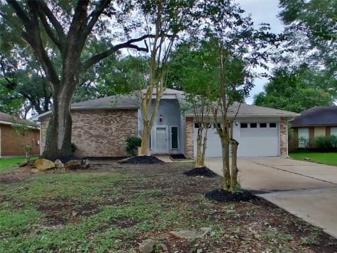 120 Woodcrest Drive League City TX 77573