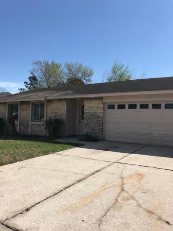 9902 Hummingbird Street La Porte TX 77571