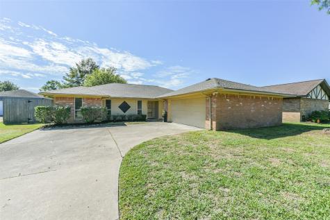 1916 Crooked Creek Lane Pearland TX 77581