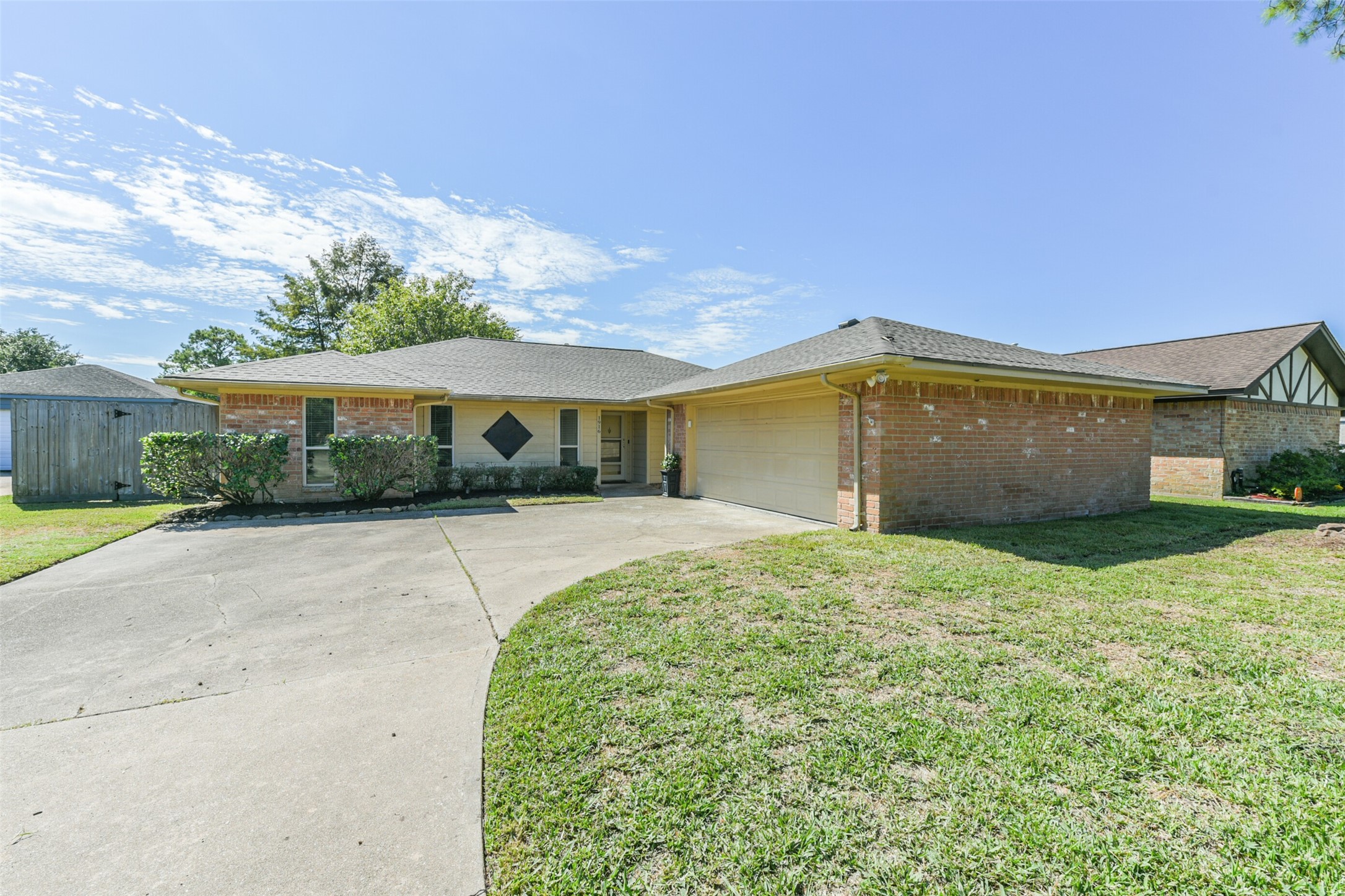 1916 Crooked Creek Lane Pearland TX 77581