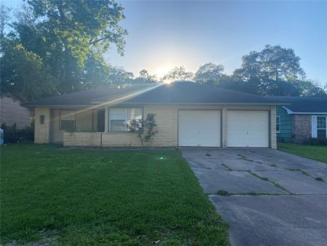 105 Chestnut Street Lake Jackson TX 77566
