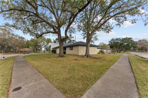 421 Hickory Ridge Drive El Lago TX 77586