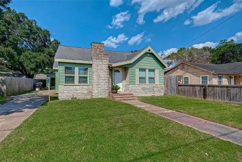 1018 W Sealy Street Alvin TX 77511