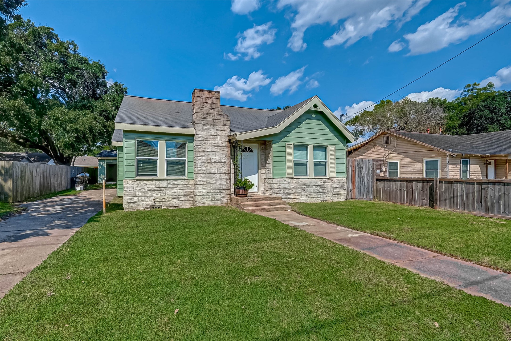 1018 W Sealy Street Alvin TX 77511