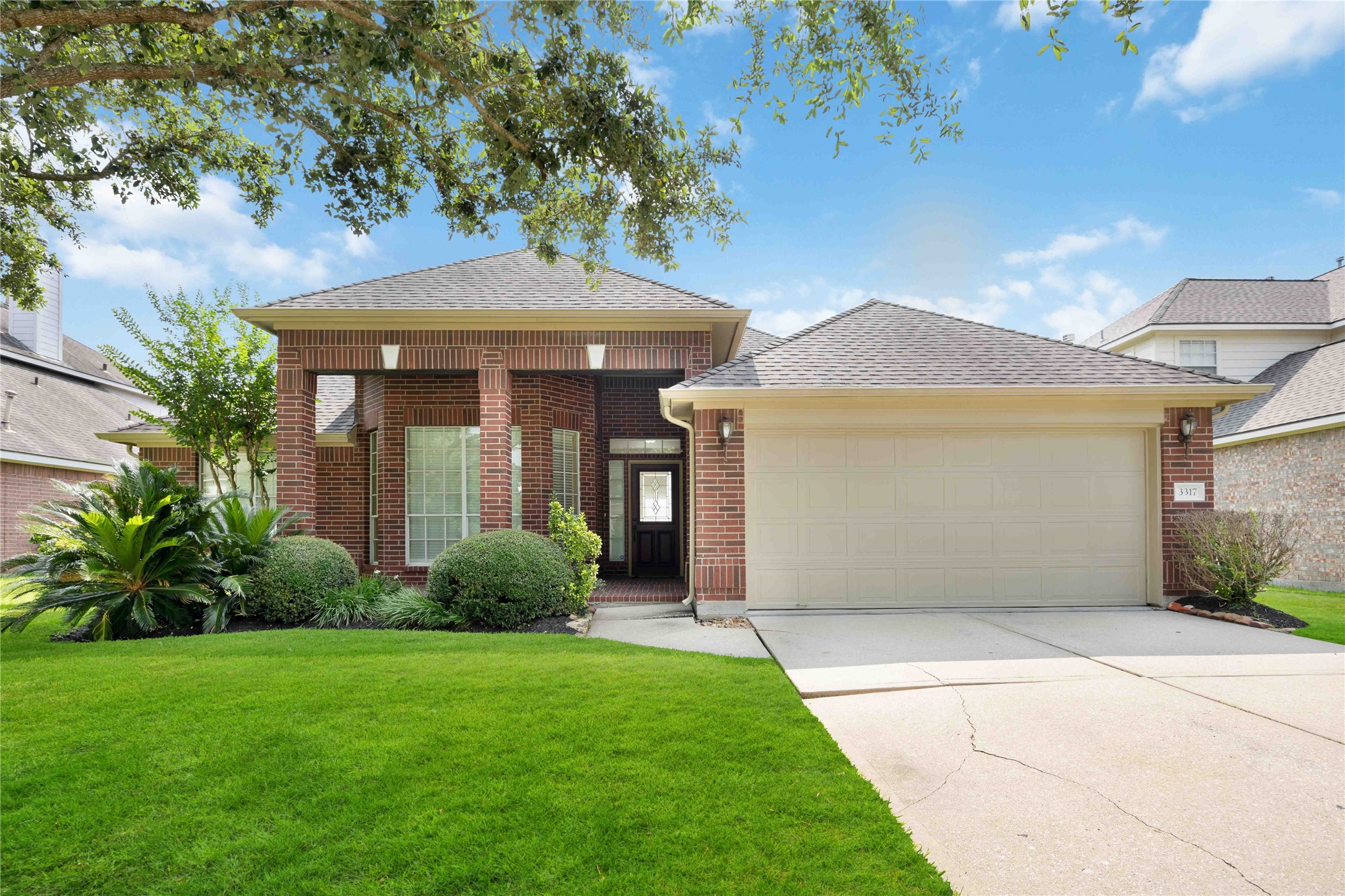 3317 Lakeway Lane Pearland TX 77584
