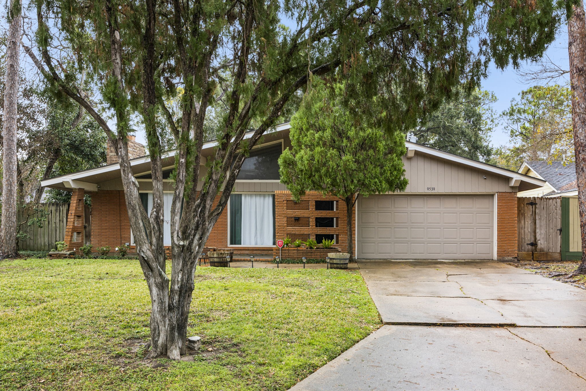 9539 Val Verde Street Houston TX 77063