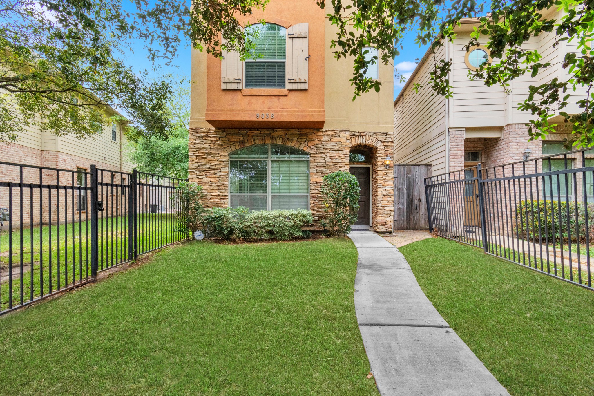 9038 Lakes At 610 Drive Houston TX 77054