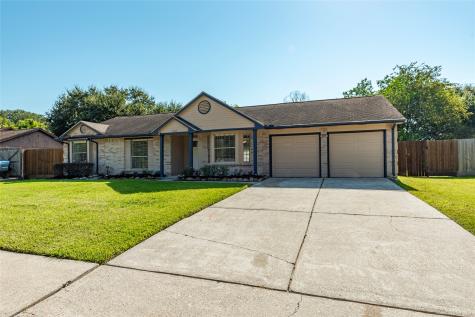 1304 Piney Woods Drive Friendswood TX 77546