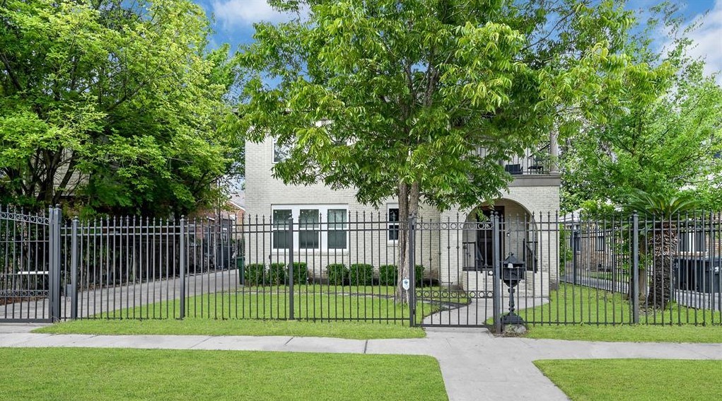 2422 Truxillo Street Houston TX 77004