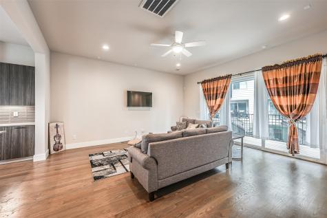 2136 Dennis Street Houston TX 77004