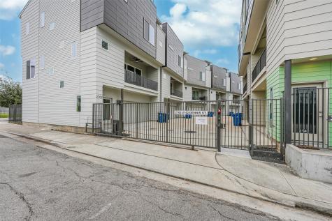 2136 Dennis Street Houston TX 77004