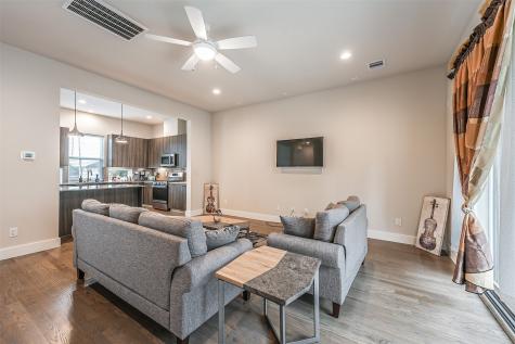 2136 Dennis Street Houston TX 77004