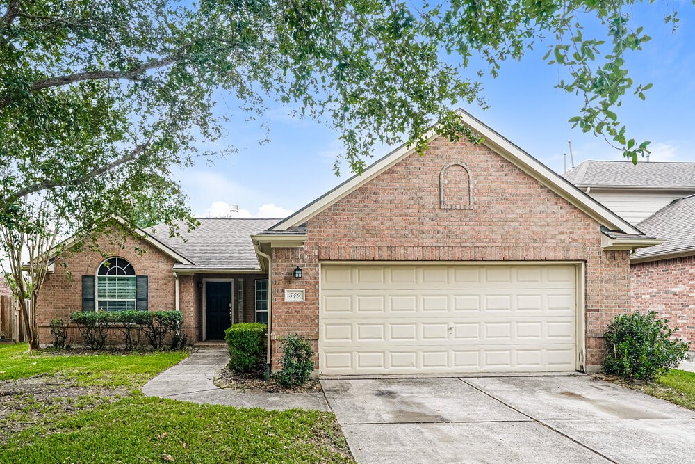 549 Green Cedar Drive League City TX 77573