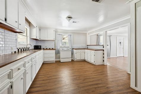 111 Lazy Trail Montgomery TX 77316