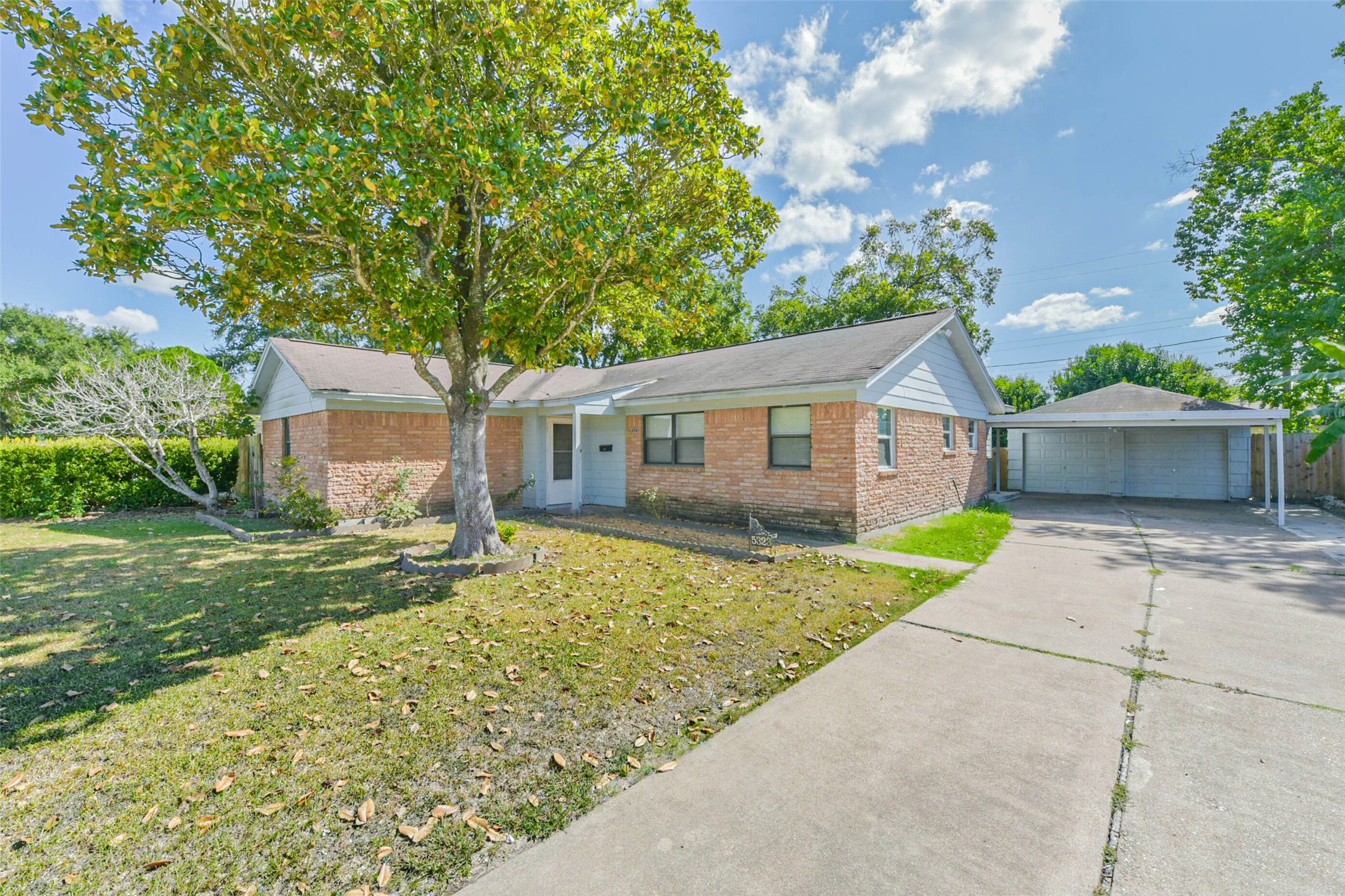 5323 Knotty Oaks Trail Houston TX 77045