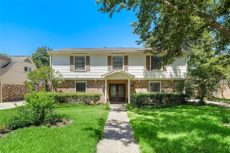 527 Briar Knoll Drive Houston TX 77079