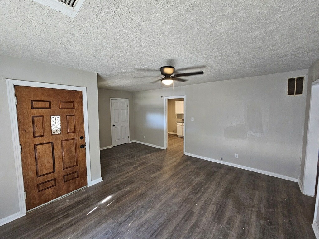 5831 Belneath Street Houston TX 77033
