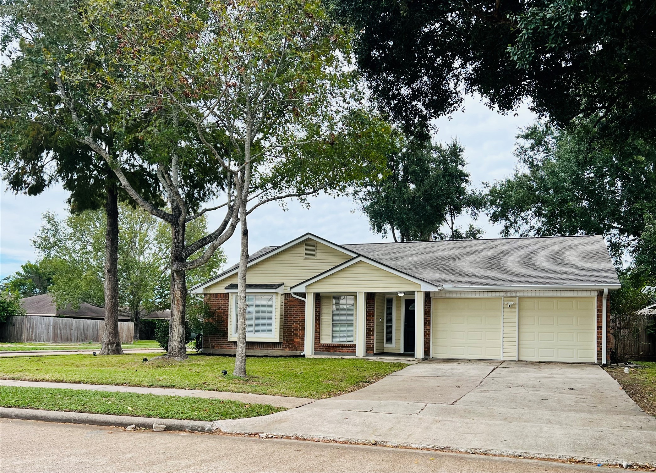 402 Forest Hills Drive League City TX 77573