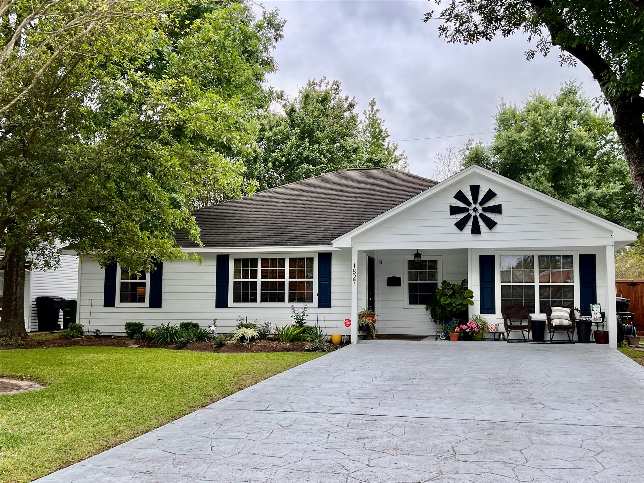 1827 Nina Lee Lane Houston TX 77018