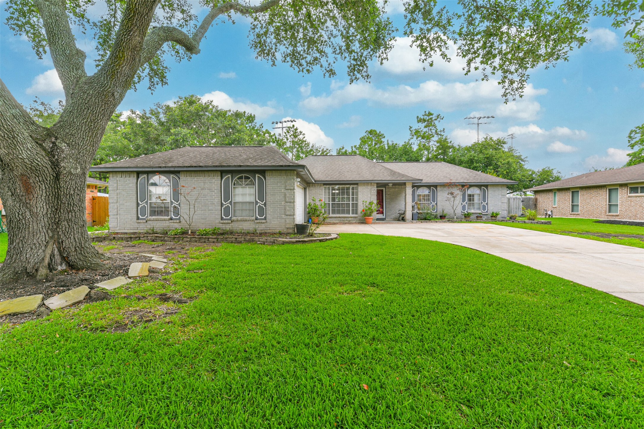 1115 W Castlewood Avenue Friendswood TX 77546