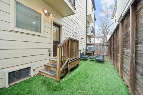 5735 Petty Street Houston TX 77007
