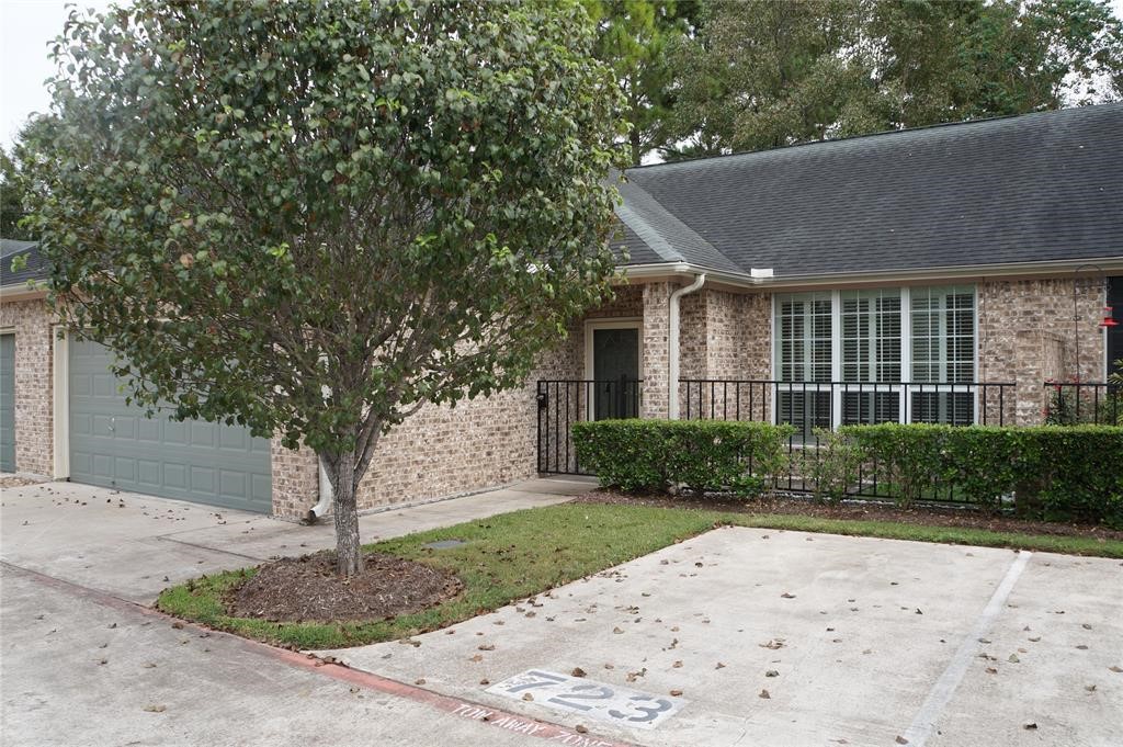 723 Cedarwood Drive Friendswood TX 77546