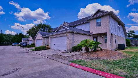 2931 Meadowglen Cove Houston TX 77082