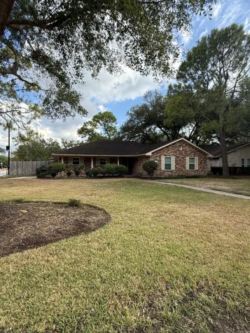5103 Encino Court Friendswood TX 77546