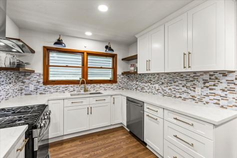 4827 Avenue Q 1/2 Galveston TX 77551