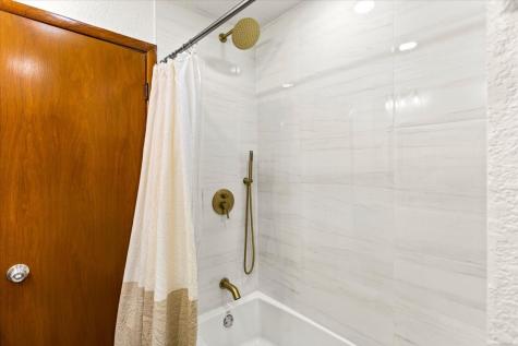 4827 Avenue Q 1/2 Galveston TX 77551