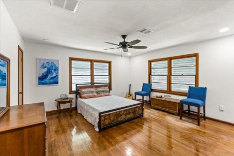 4827 Avenue Q 1/2 Galveston TX 77551