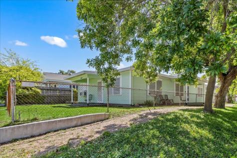 4827 Avenue Q 1/2 Galveston TX 77551