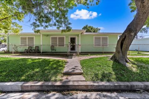 4827 Avenue Q 1/2 Galveston TX 77551