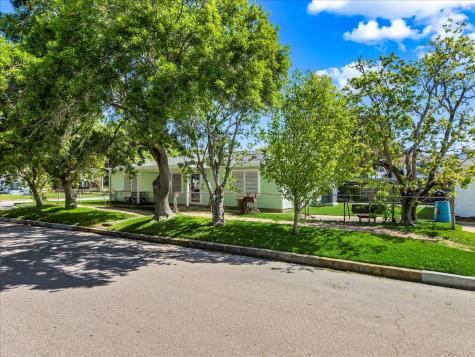 4827 Avenue Q 1/2 Galveston TX 77551