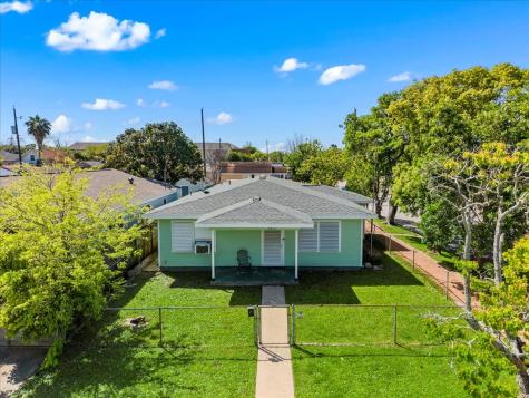 4827 Avenue Q 1/2 Galveston TX 77551