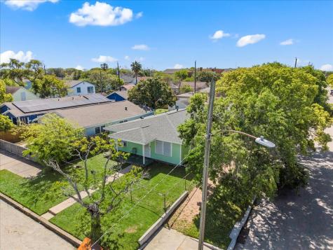 4827 Avenue Q 1/2 Galveston TX 77551