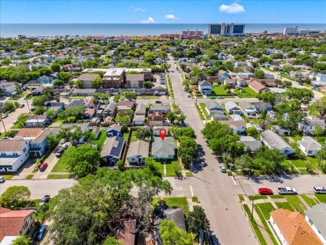 4827 Avenue Q 1/2 Galveston TX 77551