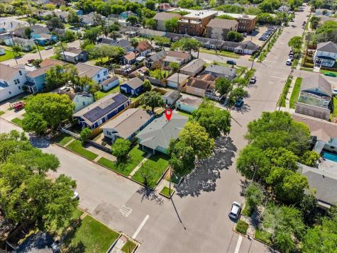 4827 Avenue Q 1/2 Galveston TX 77551