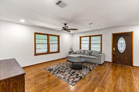 4827 Avenue Q 1/2 Galveston TX 77551