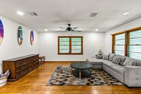 4827 Avenue Q 1/2 Galveston TX 77551