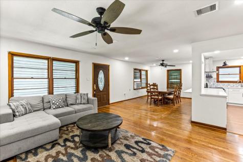 4827 Avenue Q 1/2 Galveston TX 77551
