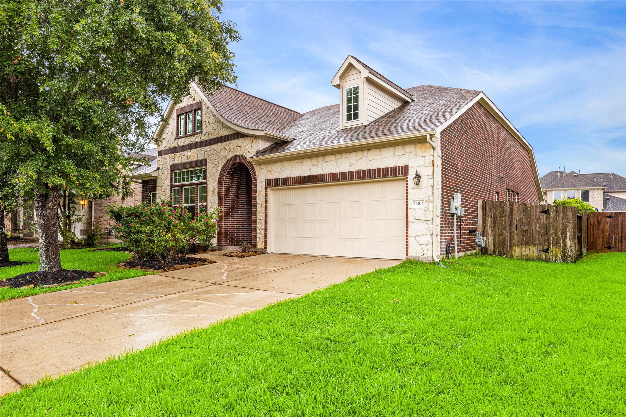 12104 Dawn Mist Court Pearland TX 77584