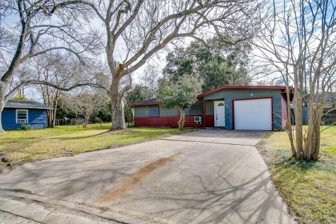 201 W Saunders Street League City TX 77573