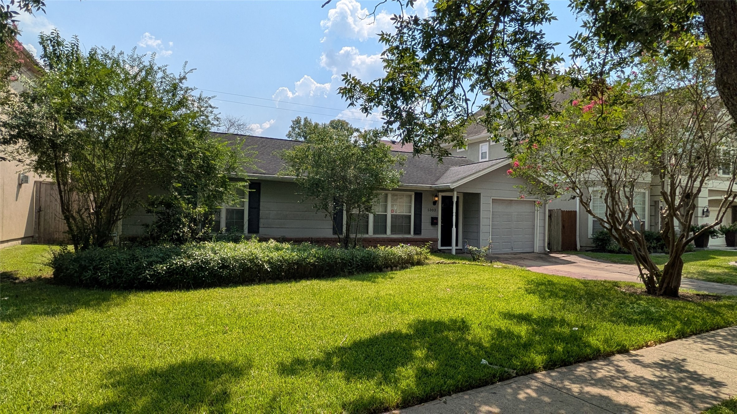 5303 Evergreen Street Bellaire TX 77401