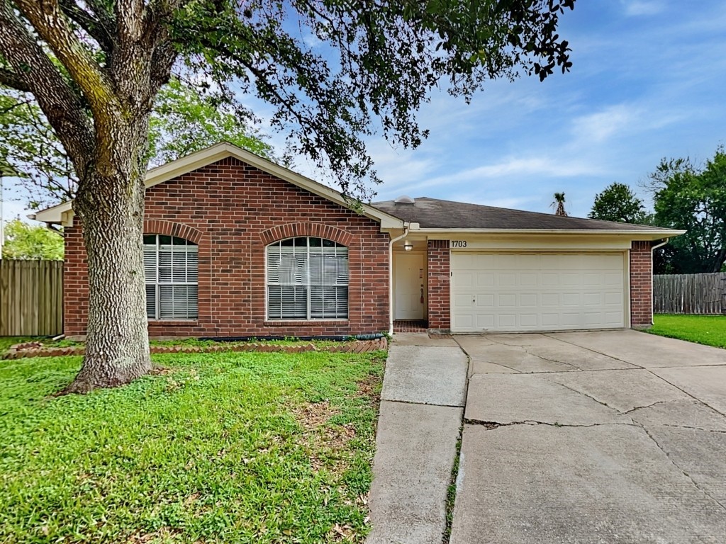 1703 Oak Meadow Drive Kemah TX 77565