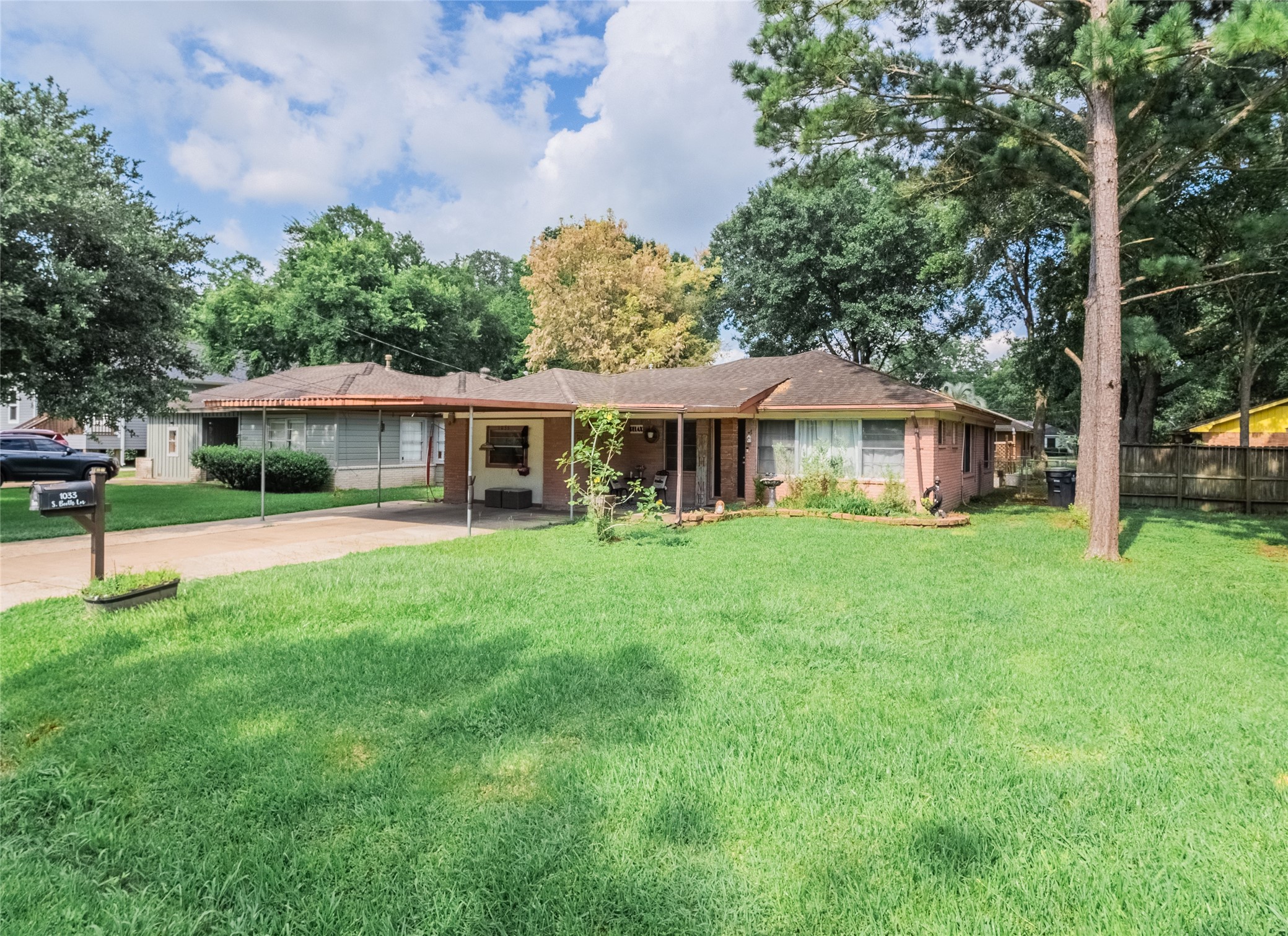 1033 S Booth Lane Alvin TX 77511