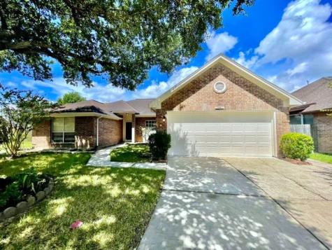 15511 Bubbling Well Court Friendswood TX 77546